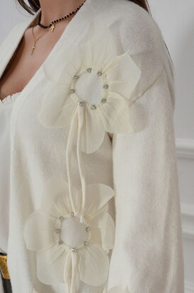 Sweter kardigan w szyfonowe kwiaty krem Podsy