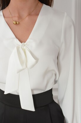Bluzka satynowa z wiązaniem biała Sandra