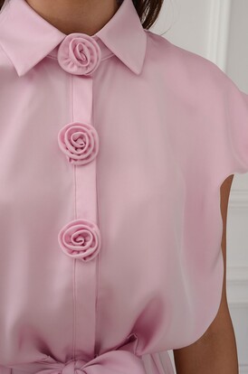 Sukienka midi satynowa z różyczkami pastelowy róż Lunna