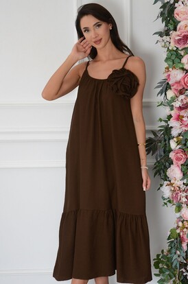 Sukienka oversize z falbaną i różą czekolada Mavi 