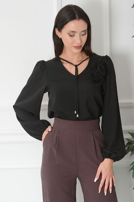 Bluzka elegancka z wiązaniem i różą czarna Rozena