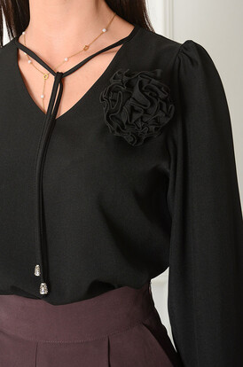 Bluzka elegancka z wiązaniem i różą czarna Rozena