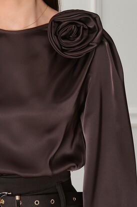 Bluzka satynowa z różą czekolada Wiky