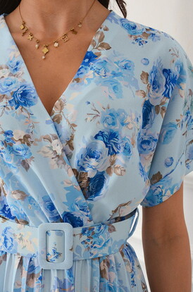 Sukienka midi plis kimono w kwiaty niebieska Ninne