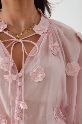 Koszula mgiełka ze stójka kwiaty 3D różowa Violet