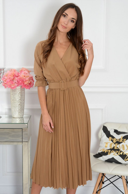 Sukienka midi pliso z paskiem kamel Pavetta New