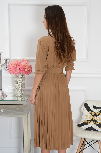 Sukienka midi pliso z paskiem kamel Pavetta New